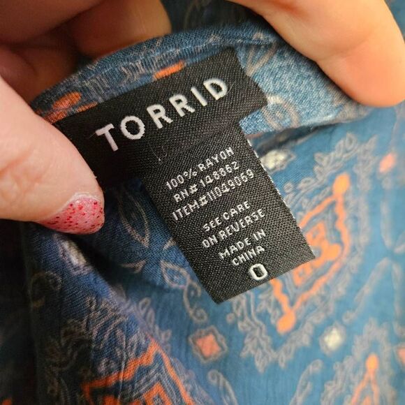 Torrid Geometric Cold Shoulder Blouse - Picture 7 of 7